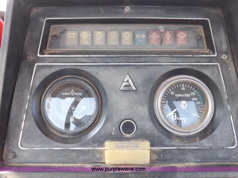 image for item I7745 1982 Allis Chalmers 8050 tractor