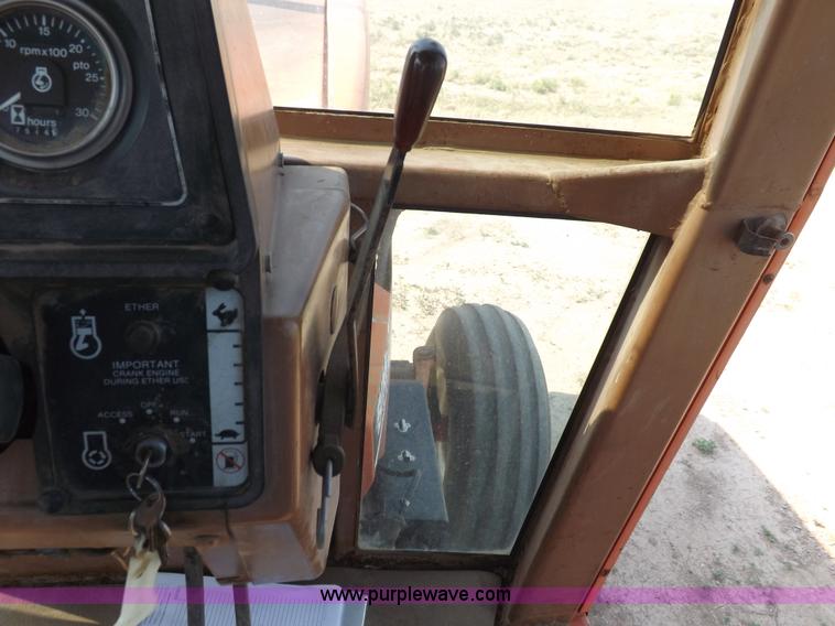 image for item I7745 1982 Allis Chalmers 8050 tractor