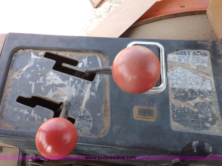 image for item I7745 1982 Allis Chalmers 8050 tractor