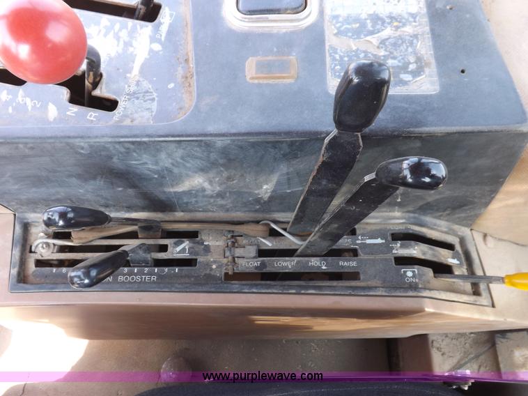 image for item I7745 1982 Allis Chalmers 8050 tractor