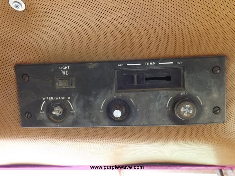 image for item I7745 1982 Allis Chalmers 8050 tractor