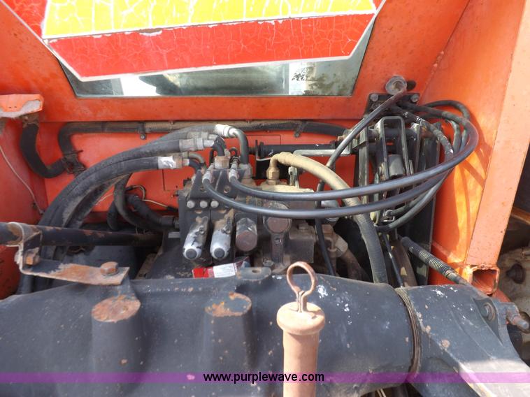 image for item I7745 1982 Allis Chalmers 8050 tractor