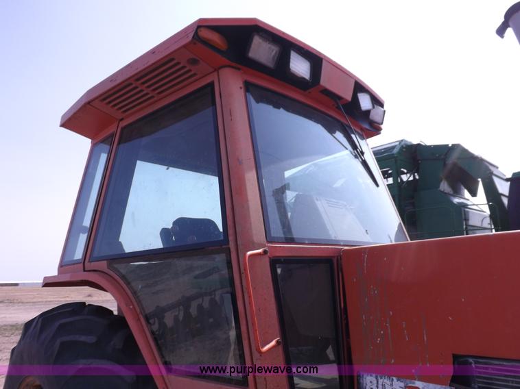 image for item I7745 1982 Allis Chalmers 8050 tractor