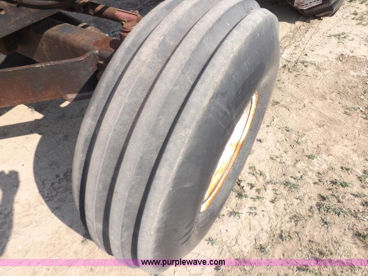 image for item I7745 1982 Allis Chalmers 8050 tractor