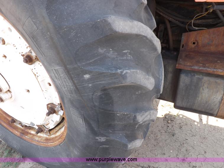 image for item I7745 1982 Allis Chalmers 8050 tractor