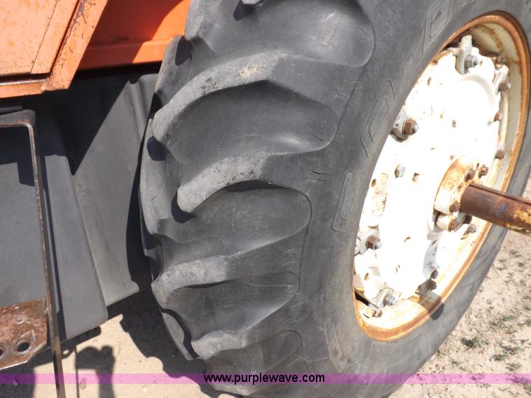 image for item I7745 1982 Allis Chalmers 8050 tractor