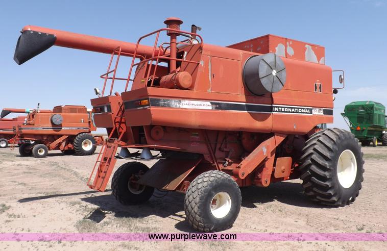 image for item I7748 1984 Case IH 1480 combine