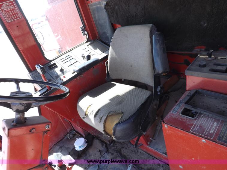 image for item I7748 1984 Case IH 1480 combine