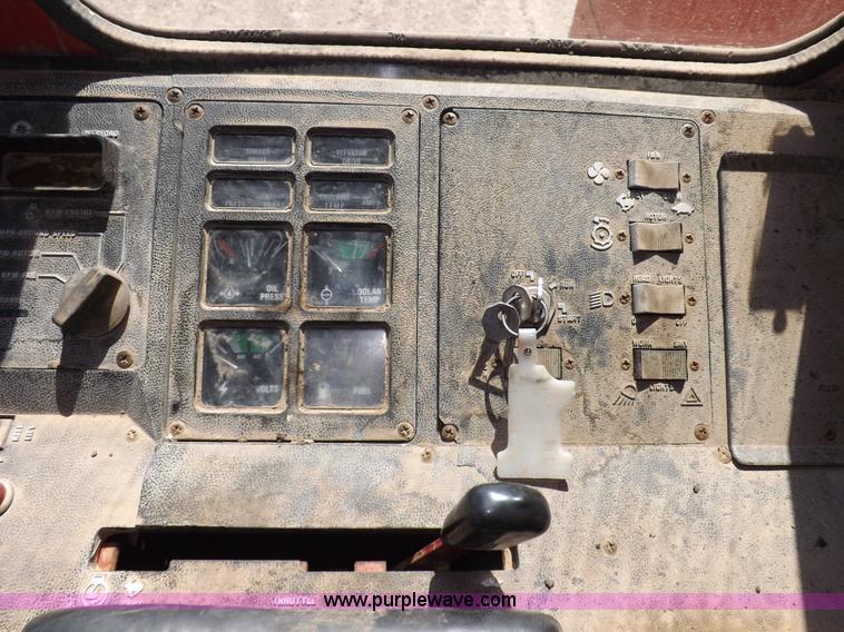 image for item I7748 1984 Case IH 1480 combine