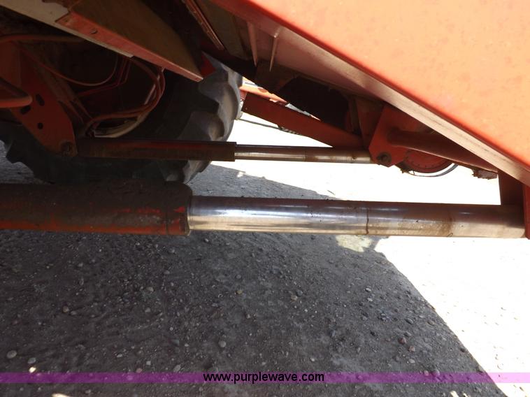 image for item I7748 1984 Case IH 1480 combine