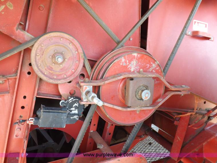 image for item I7748 1984 Case IH 1480 combine