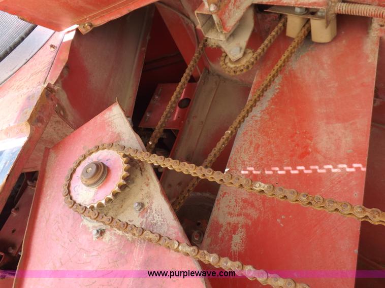 image for item I7748 1984 Case IH 1480 combine