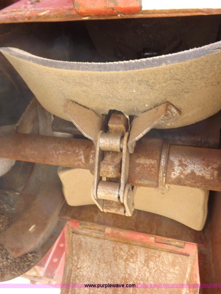 image for item I7748 1984 Case IH 1480 combine