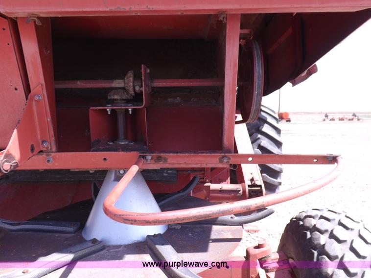 image for item I7748 1984 Case IH 1480 combine