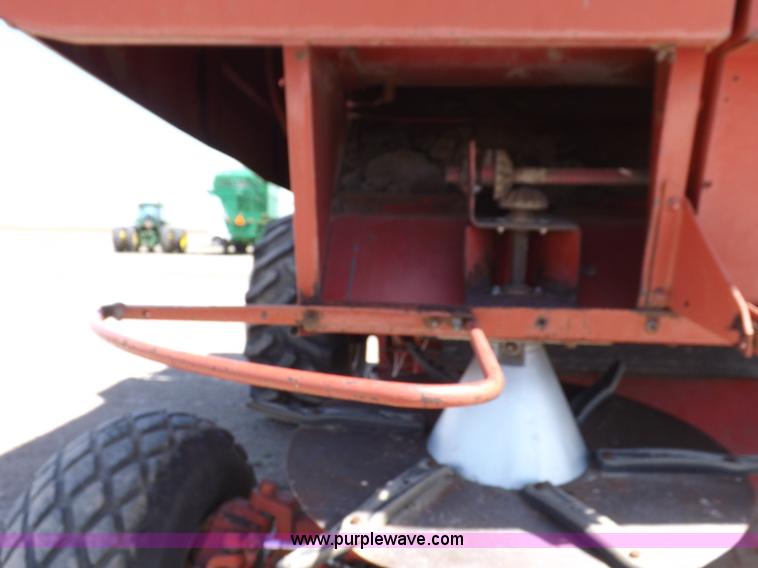 image for item I7748 1984 Case IH 1480 combine