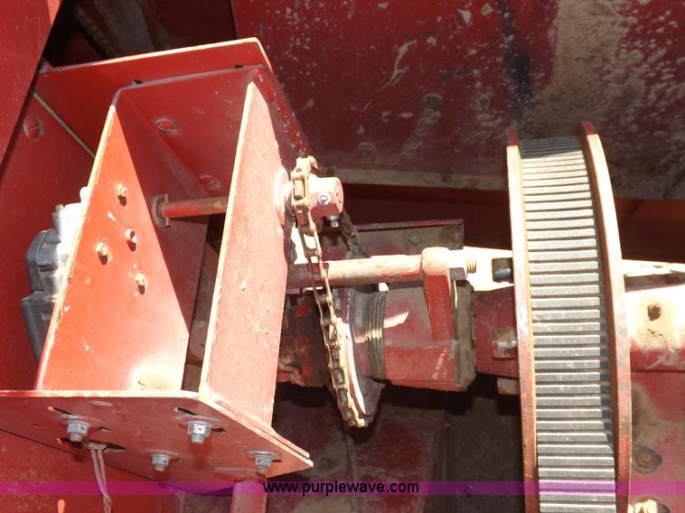 image for item I7748 1984 Case IH 1480 combine