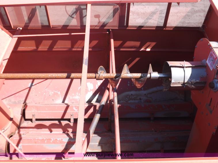 image for item I7748 1984 Case IH 1480 combine