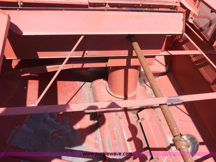 image for item I7748 1984 Case IH 1480 combine