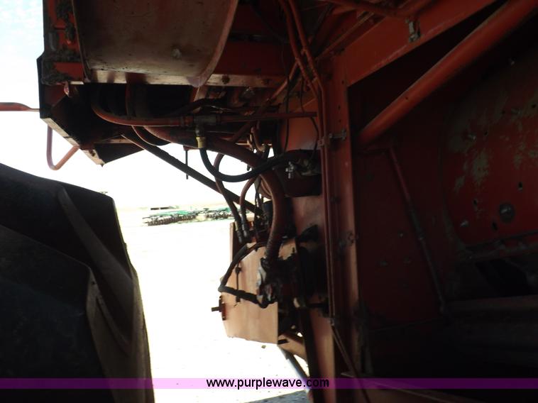 image for item I7748 1984 Case IH 1480 combine