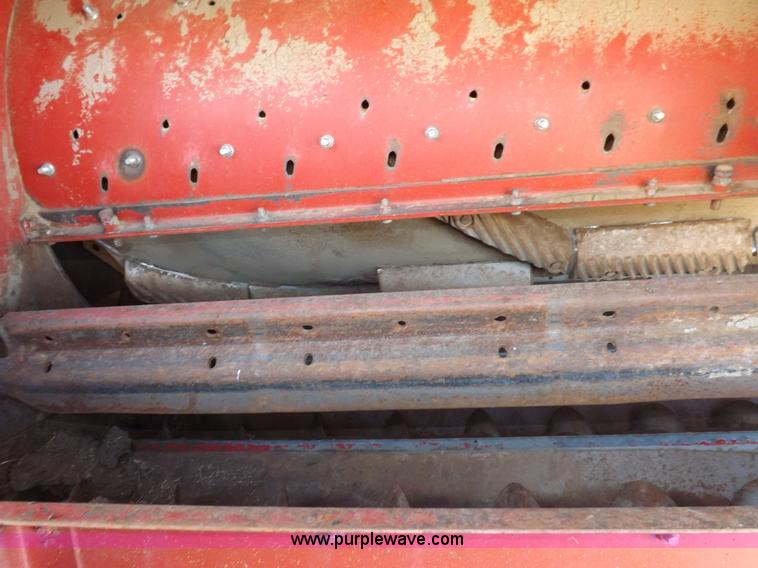 image for item I7748 1984 Case IH 1480 combine