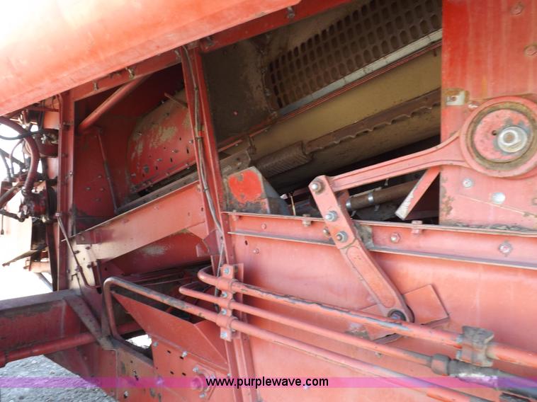 image for item I7748 1984 Case IH 1480 combine