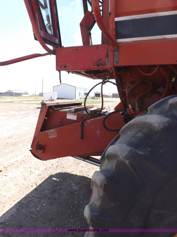 image for item I7748 1984 Case IH 1480 combine