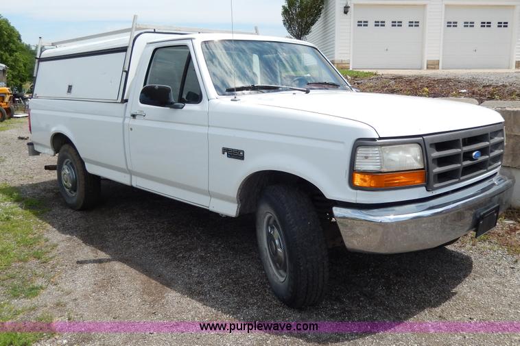 image for item AA9327 1994 Ford F250 XL pickup truck