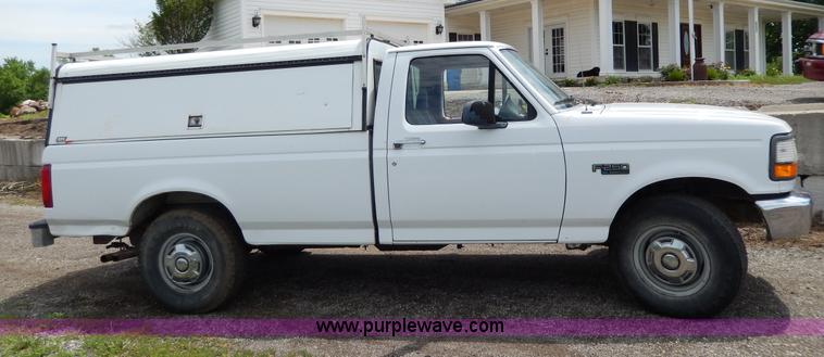 image for item AA9327 1994 Ford F250 XL pickup truck