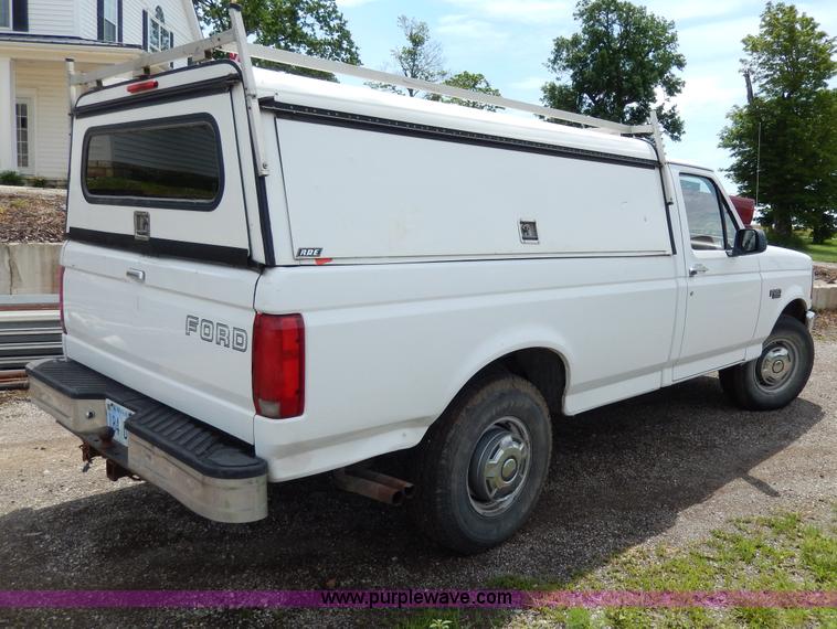 image for item AA9327 1994 Ford F250 XL pickup truck