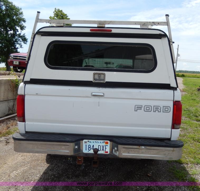 image for item AA9327 1994 Ford F250 XL pickup truck