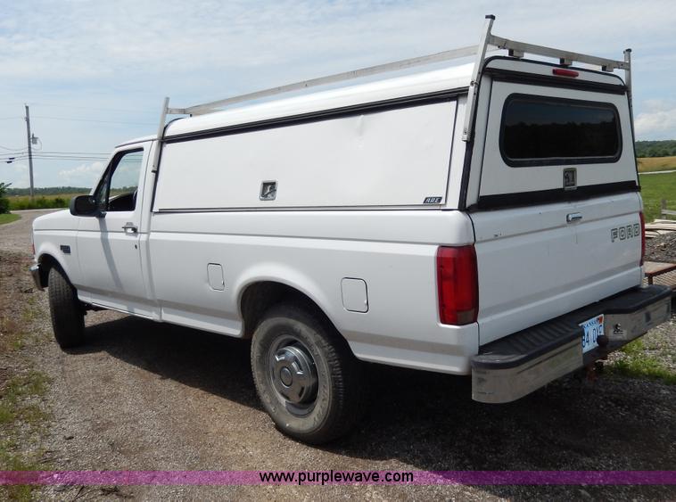 image for item AA9327 1994 Ford F250 XL pickup truck