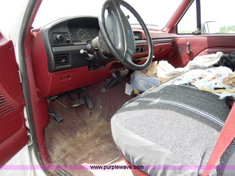 image for item AA9327 1994 Ford F250 XL pickup truck