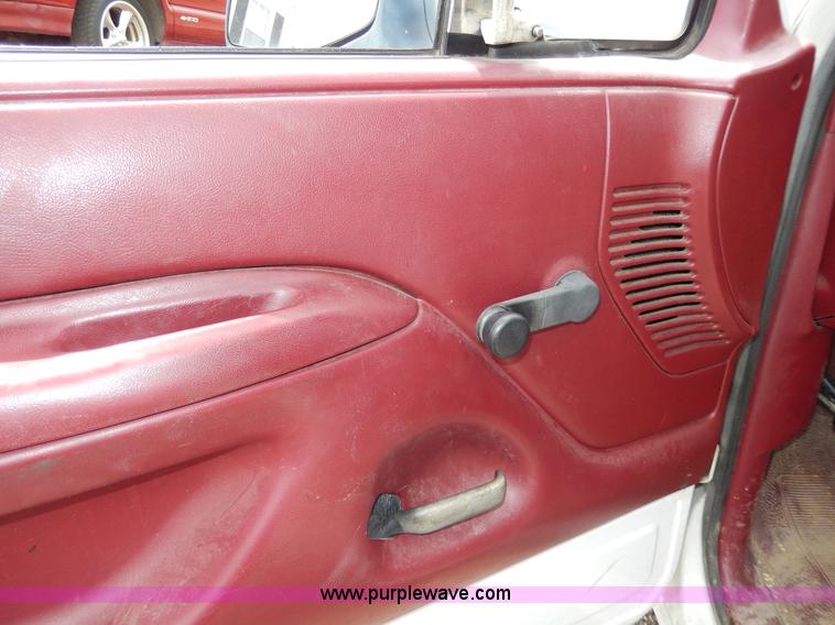 image for item AA9327 1994 Ford F250 XL pickup truck