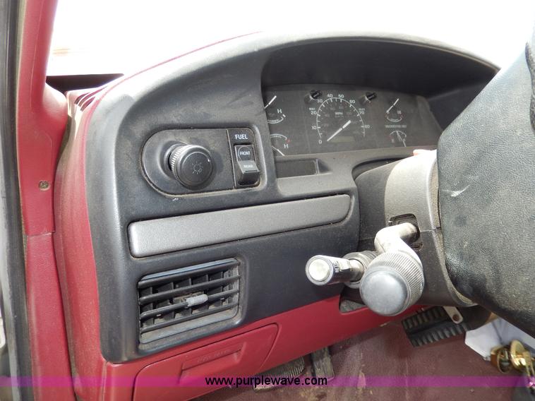 image for item AA9327 1994 Ford F250 XL pickup truck
