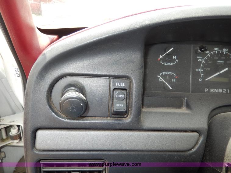 image for item AA9327 1994 Ford F250 XL pickup truck