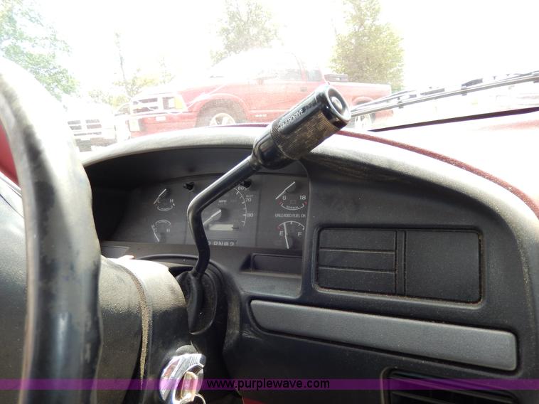 image for item AA9327 1994 Ford F250 XL pickup truck