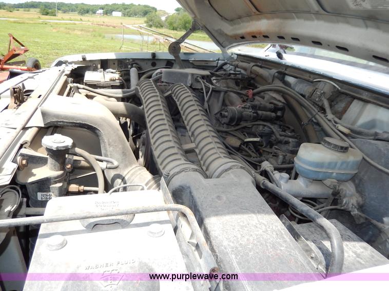 image for item AA9327 1994 Ford F250 XL pickup truck