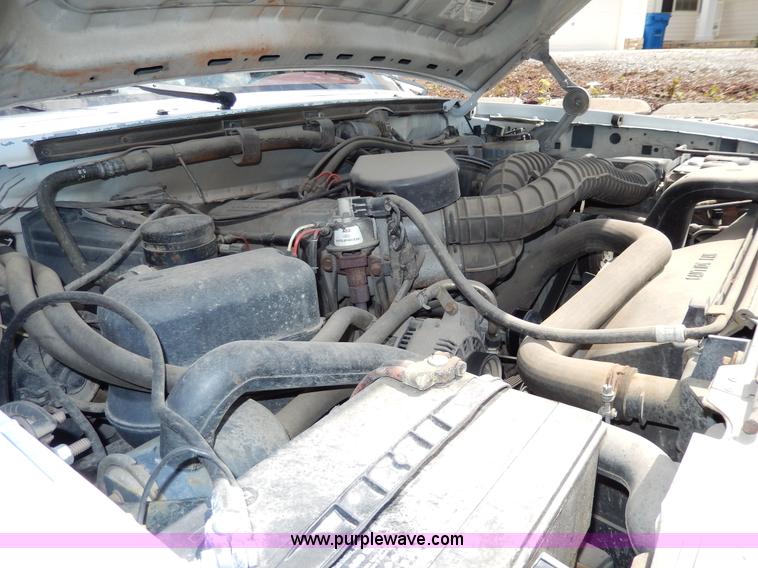 image for item AA9327 1994 Ford F250 XL pickup truck