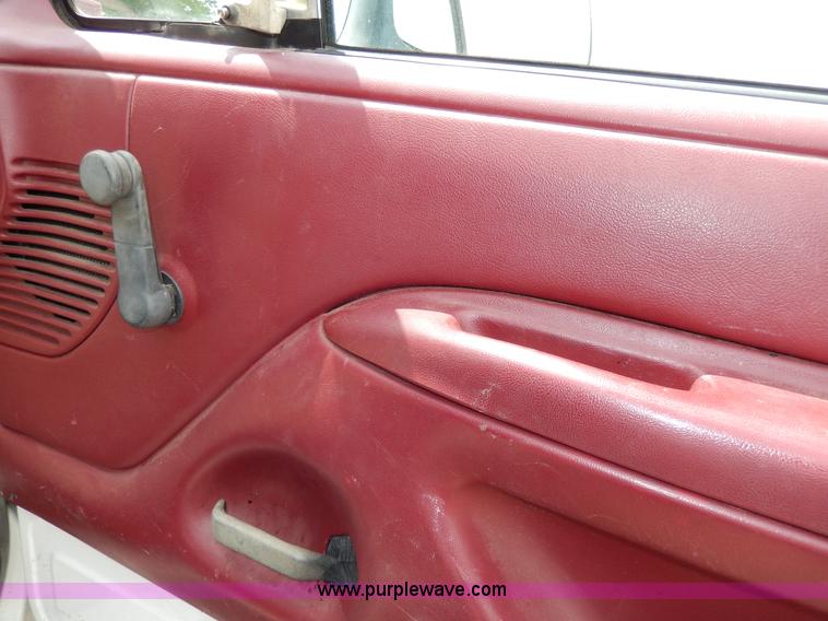 image for item AA9327 1994 Ford F250 XL pickup truck