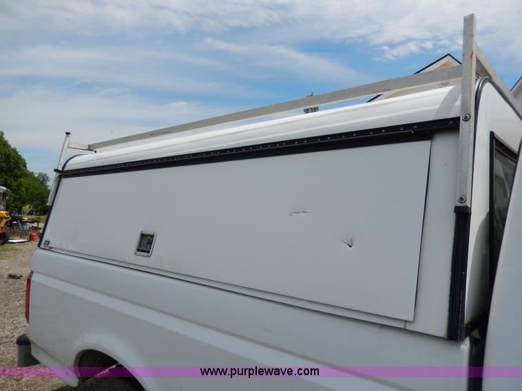 image for item AA9327 1994 Ford F250 XL pickup truck