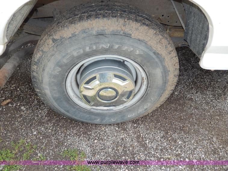 image for item AA9327 1994 Ford F250 XL pickup truck