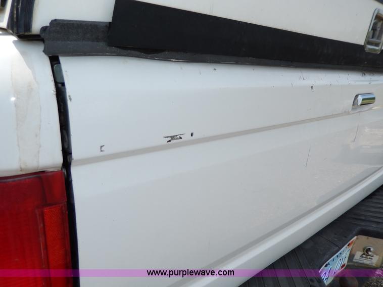 image for item AA9327 1994 Ford F250 XL pickup truck