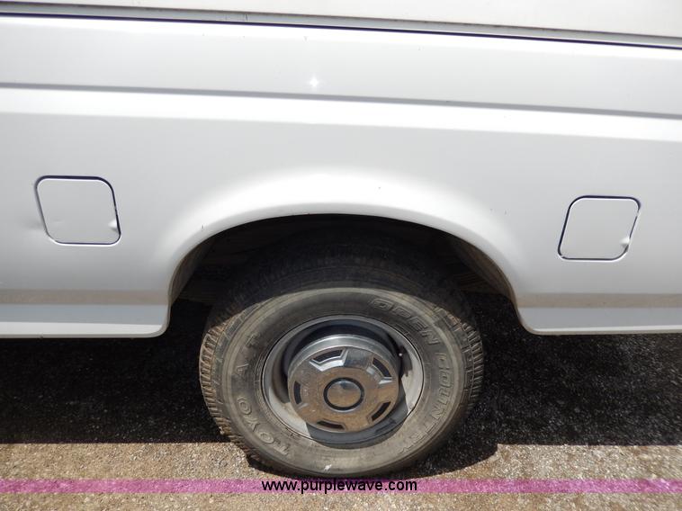 image for item AA9327 1994 Ford F250 XL pickup truck