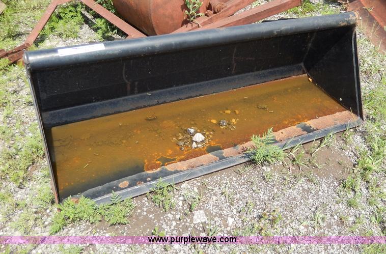 image for item AA9331 Tractor bucket