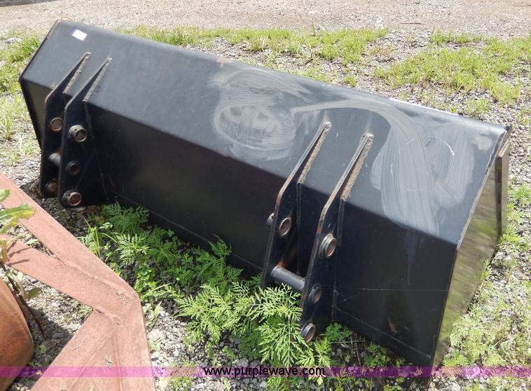 image for item AA9331 Tractor bucket