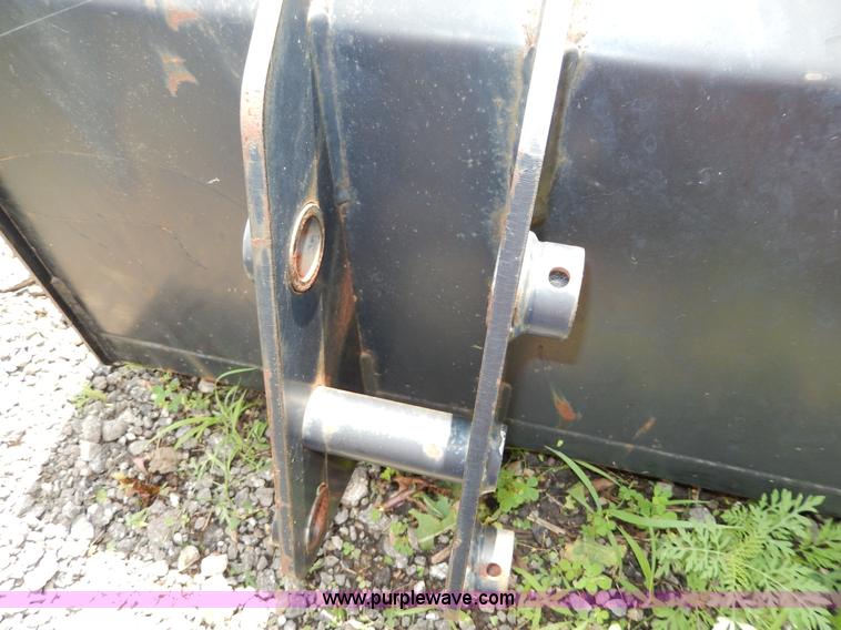 image for item AA9331 Tractor bucket