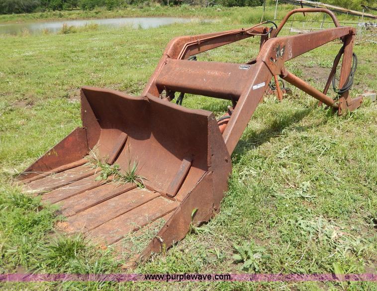 image for item AA9333 Massey-Ferguson 95 tractor loader