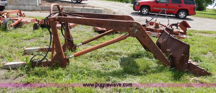 image for item AA9333 Massey-Ferguson 95 tractor loader