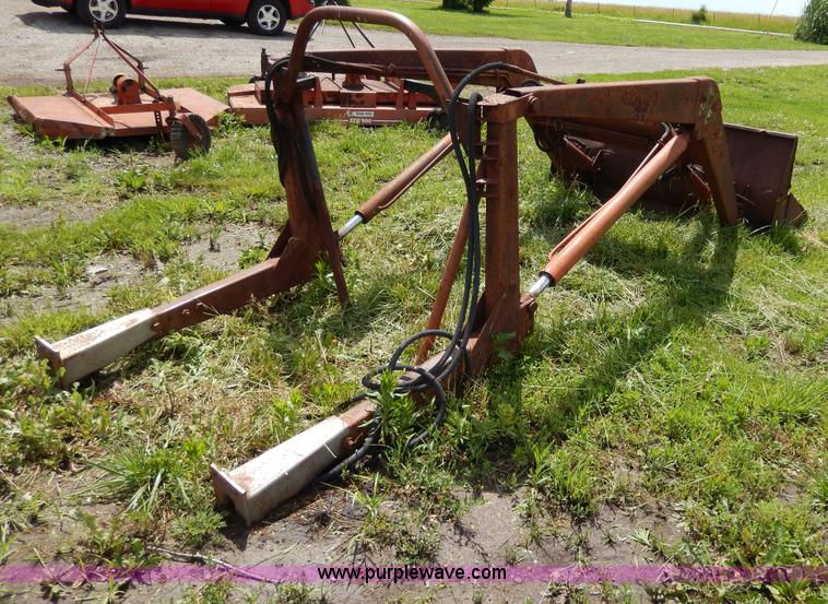 image for item AA9333 Massey-Ferguson 95 tractor loader