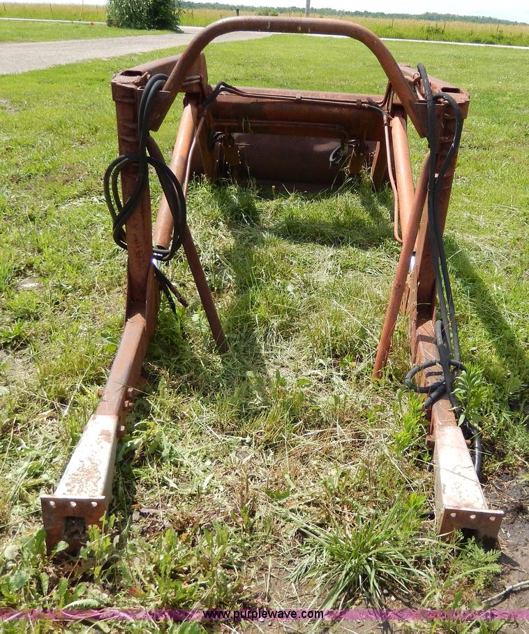 image for item AA9333 Massey-Ferguson 95 tractor loader